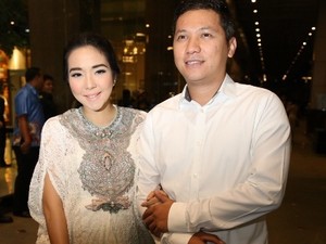 Bakal Jadi Orangtua: Perut Gading Makin Buncit, Gisel Makin Manja