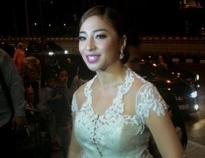 Gandeng Ibu ke Pernikahan, Nikita Willy Ngaku Belum Dapat Pacar