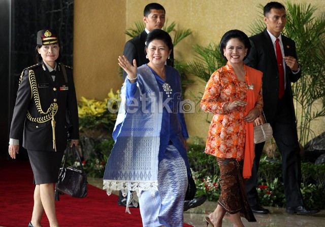 Rekomendasi Model Kebaya Yang Sesuai Untuk Iriana Jokowi Dari Desainer