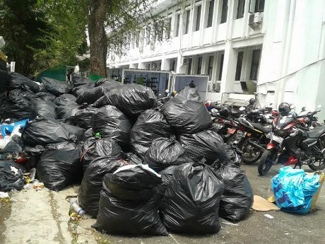 Duh Pasca Dua Even Kuliner, Balai Kota Bandung Dipenuhi Tumpukan Sampah
