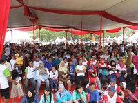     Masyarakat pengguna Xenia, antusias mengikuti acara. Di Jakarta, sebelum mencapai Eco Park Ancol, para peserta berangkat dari 12 titik kumpul yang tersebar di Grafika MT Haryono, Lebak Bulus, Alam Sutera, Kemayoran, Cempaka Mas, Pluit, Kelapa Gading, Puri Indah, Bintaro, Bekasi, Cibubur dan Serang. (istimewa/Daihatsu).
