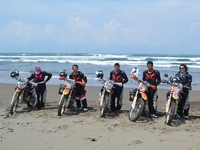 Hadir sebagai organisator acara tersebut adalah pihak dari Muncul Bursa Motor, sebuah dealer roda dua terbesar yang ada di Kebumen yang selain menangani distribusi produk VIAR juga memiliki ekspansi bisnis hingga roda empat dan alat-alat elektronik.