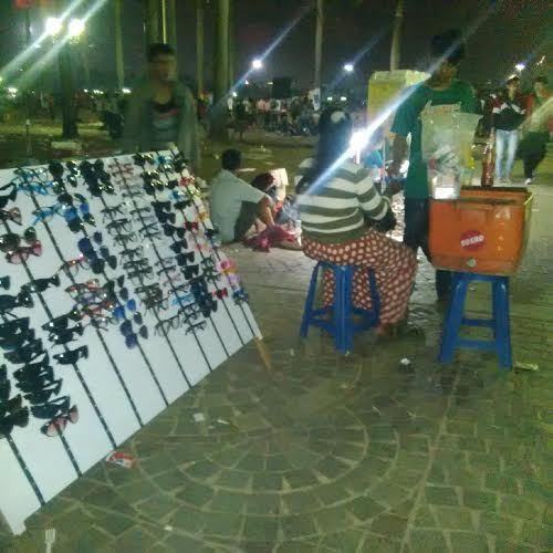 Syukuran Rakyat Usai, PKL Liar Masih Bertahan di Monas