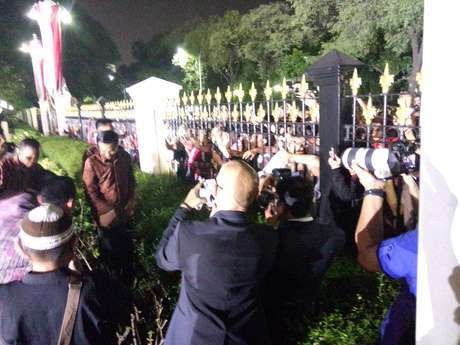 Akrab dan Cair, Begini Gaya Santai Jokowi di Istana Merdeka
