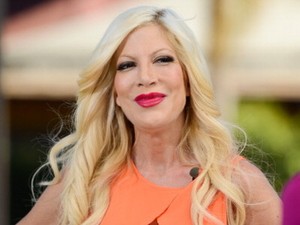 Tunjukkan Gejala Ebola, Tori Spelling Dikarantina