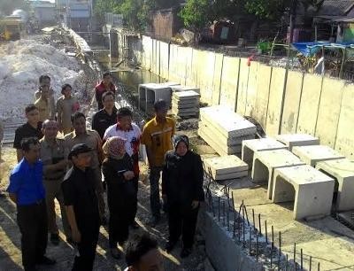 Antisipasi Banjir Saat Penghujan, Risma Sidak Proyek Rumah Pompa