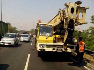 Crane Mogok, Tol Satelit Macet 5 Km