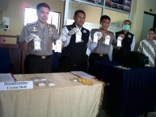 Polisi Temukan 1 Kg Sabu saat Cari iPad Penumpang Bus yang Hilang