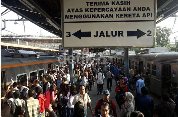 Awas Modus Tukar Tas di Commuter Line, Hati-hati Bung!