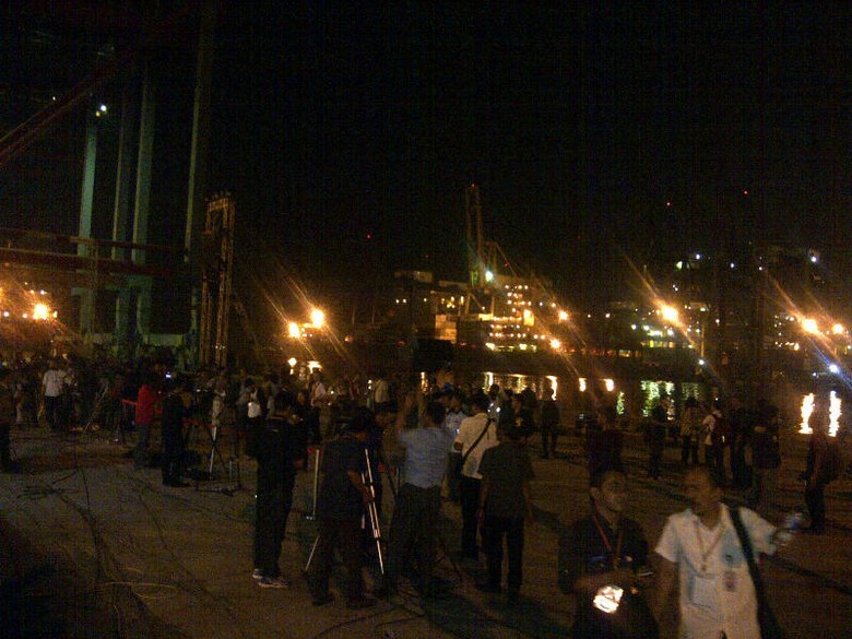 Lampu ala Konser Dimatikan, Jokowi Batal ke Priok Lampu ala Konser Dimatikan, Jokowi Batal ke Priok