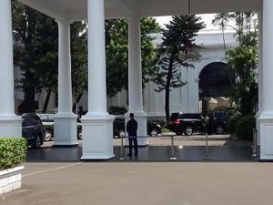 Panglima TNI, Kapolri, KSAD, KSAL, dan KSAU Datangi Istana, Ada Apa?