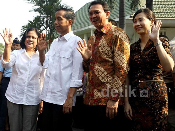 Ahok Antar Jokowi ke Istana