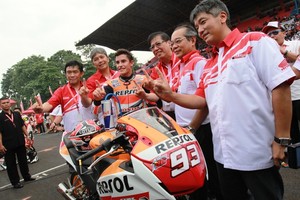 Datang ke Indonesia, Dani Pedrosa dan Marc Marquez Jajal Honda CBR150R