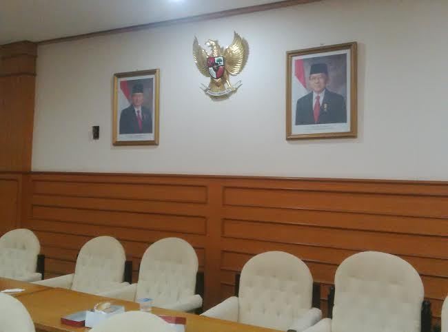 Hari ke-4 Presiden Jokowi, Ruang Rapat DPR Ini Masih Pajang Foto SBY