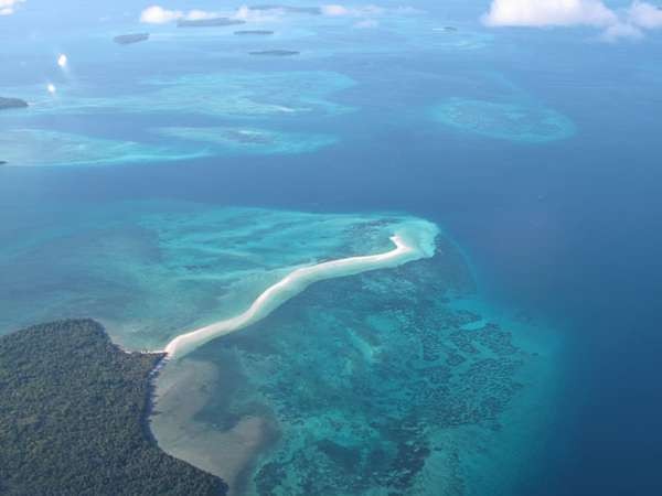 Pantai Ngurtafur, Turis Bisa Jalan 2 Km ke Tengah Laut