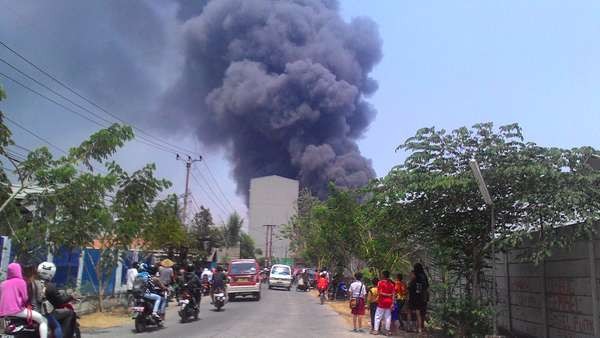 Pabrik Minyak Sawit di Bekasi Terbakar Hebat
