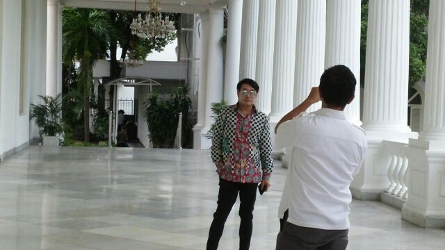 Desainer Kondang Adjie Notonegoro Juga Datang ke Istana