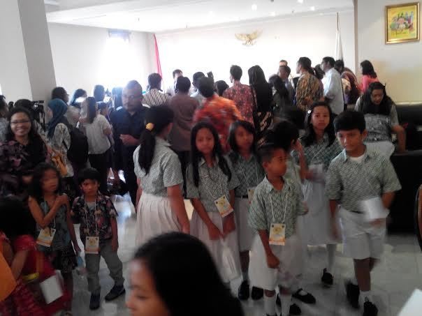 Berkunjung ke Balaikota, Siswa TK dan SD Antre Duduk di Kursi Kerja Ahok