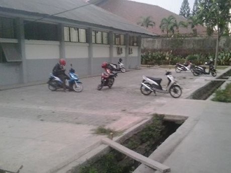 Ini Alasan Sekolah Membolehkan Anak Bawa Motor