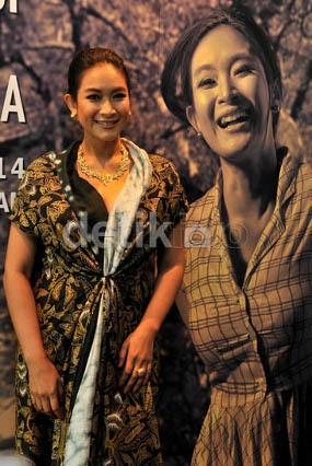 Empat Tahun Menikah, Happy Salma Hamil Anak Pertama