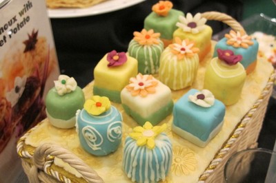 Belajar Bikin Green Tea Choux Clair dan Baumkuchen Ombre di Acara Patissera
