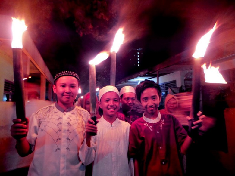 Para peserta Pawai Obor (Suherni/detikTravel) Para peserta Pawai Obor (Suherni/detikTravel)