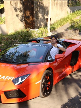 Tiba di Lokasi, Raffi Ahmad Diantar Rombongan Lamborghini