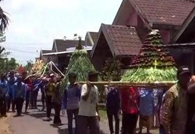 Warga Lereng Semeru Gelar Tradisi Grebeg Suro