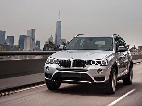 Mobil BMW Pandu Peserta Jakarta Marathon