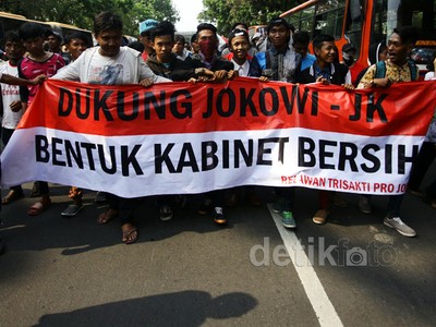 Aksi Demo Tuntut Kabinet Bersih