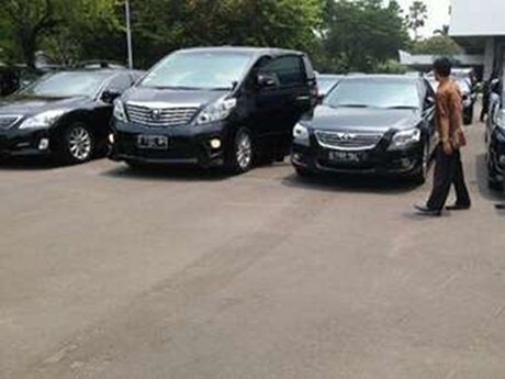 Mobil-mobil Mewah di Pelantikan Menteri Jokowi