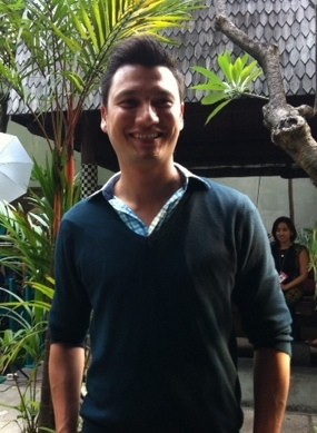 Suka Makan di Kaki Lima, Ini Warung Favorit Christian Sugiono