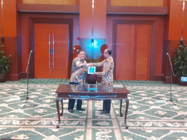 Lepas Jabatan Menkeu, Chatib Basri Wariskan iPad ke Bambang Brodjonegoro