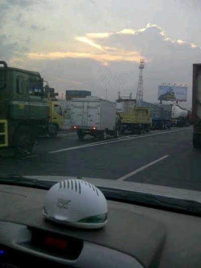 Libur Dua Hari, Kawasan Kalianak-Margomulyo Macet Parah