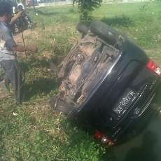 Hindari Tabrakan, Xenia Masuk Sungai, Satu Orang Tewas