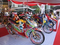Motor hasil modifikasi ini dinilai oleh 3 juri, Lulut Wahyudi, Indra Pranajaya dan Amirul Nefo.