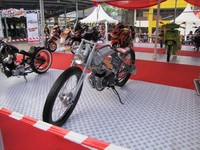 Juara 1 akan diadu lagi di Surabaya dalam final Honda Modif Contest tingkat nasional pada Desember mendatang.