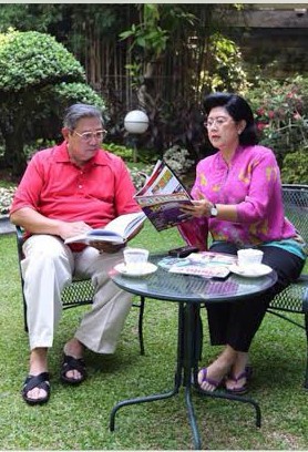 Aktif di Instagram Lagi, Ibu Ani Berpose Cerah Bareng SBY