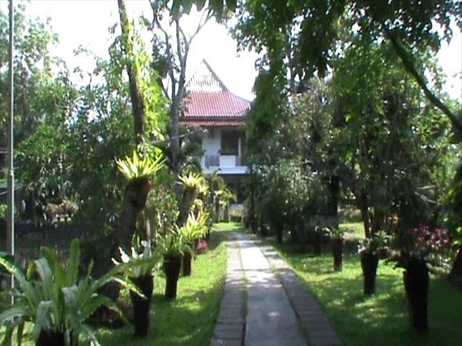 Menengok Rumah Asri Menteri Susi Dan Foto Fotonya Bareng Keluarga Halaman 2