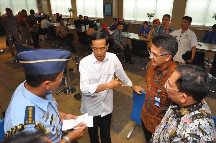 Begini Gaya Santai Presiden Jokowi Saat Blusukan ke BKPM