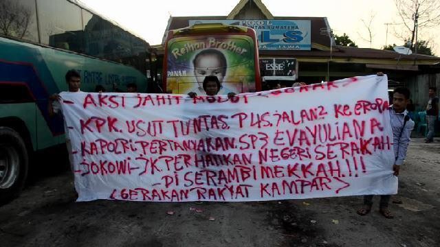 Naik Bus dari Kampar, 4 Pria Jahit Mulut Ingin Bertemu Presiden Jokowi