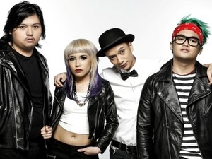 Brand New Eyes, Paramore Rasa Lokal