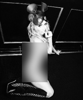 Paris Hilton Kembali Pamer Foto Bugil di Instagram