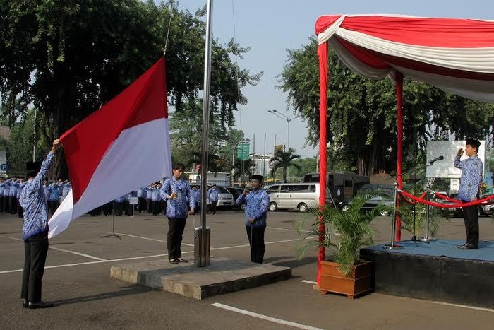 Pimpin Upacara, Yuddy Chrisnandi Kenalan Dengan PNS Kemen PAN-RB