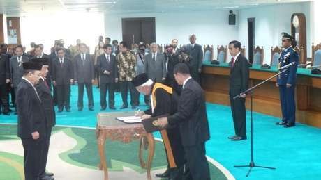 Pesan Kenegaraan di Balik Jas Presiden Jokowi saat Pesan Kenegaraan di Balik Jas Presiden Jokowi saat