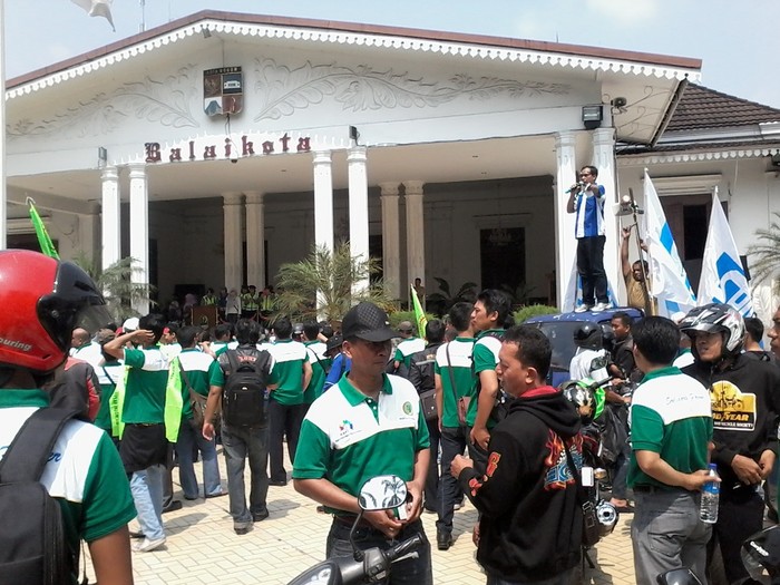 Temui Ratusan Buruh, Bima Arya Janji Naikkan Besaran UMK