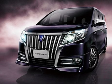 Ketika Toyota Crown Berubah Menjadi MPV