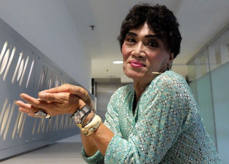 Jadi Perempuan di Panggung, Tessy Dikenal Serius di Kehidupan Nyata