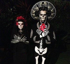 Inspirasi Kostum Halloween Unik Untuk Pasangan dari Para Seleb