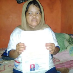 Sambil Sesenggukan, Ibu MA Minta Jokowi Bebaskan Anaknya